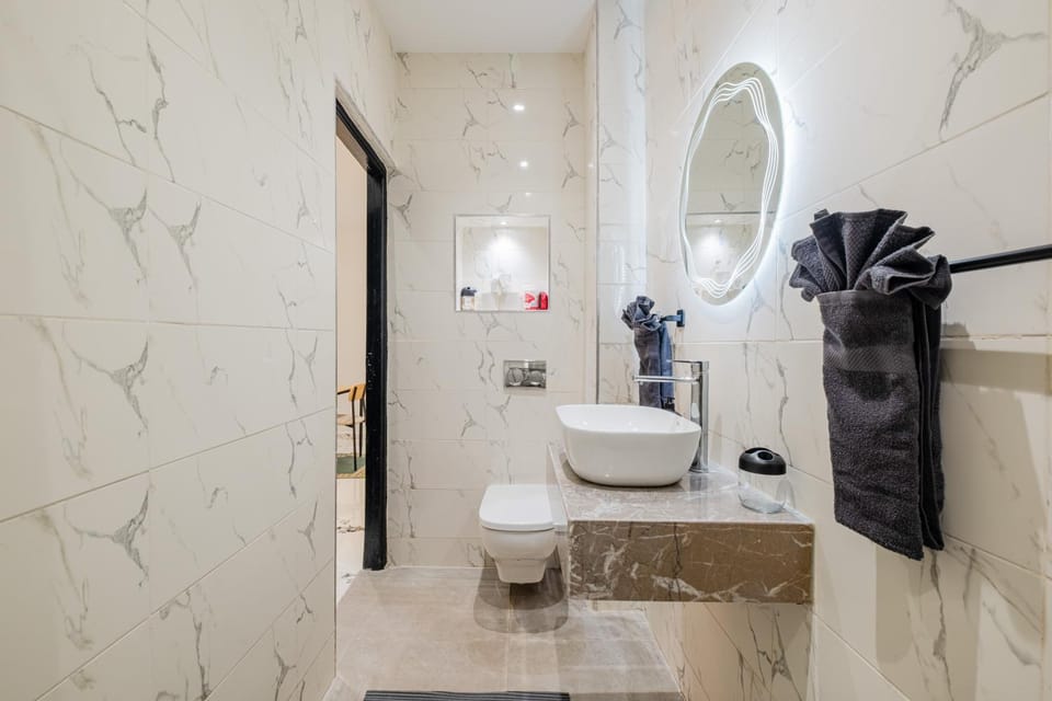 Toilet, Bathroom, towels