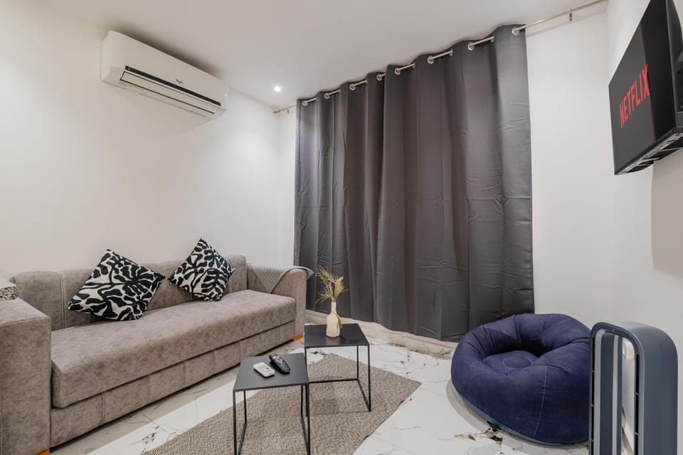 Communal lounge/ TV room, Living room, air conditioner