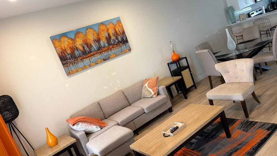 TV and multimedia, Kitchen or kitchenette, Living room, Seating area, Dining area