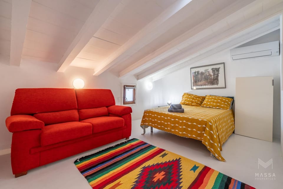 Bed, Bedroom, Quiet street view, heating, storage, towels, wardrobe, air conditioner