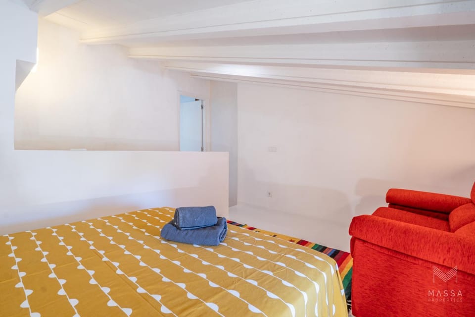 Bed, Bedroom, Quiet street view, heating, storage, towels, air conditioner