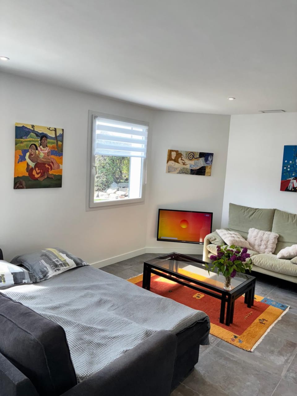 Bed, TV and multimedia, Bedroom