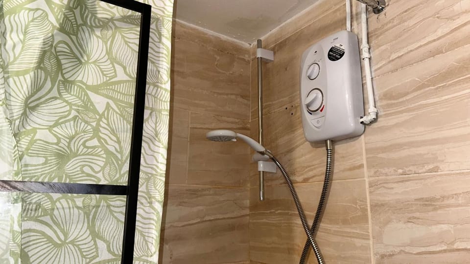 Cozy Guest Room in Basildon with Shared Facilities Bed and Breakfast in Basildon