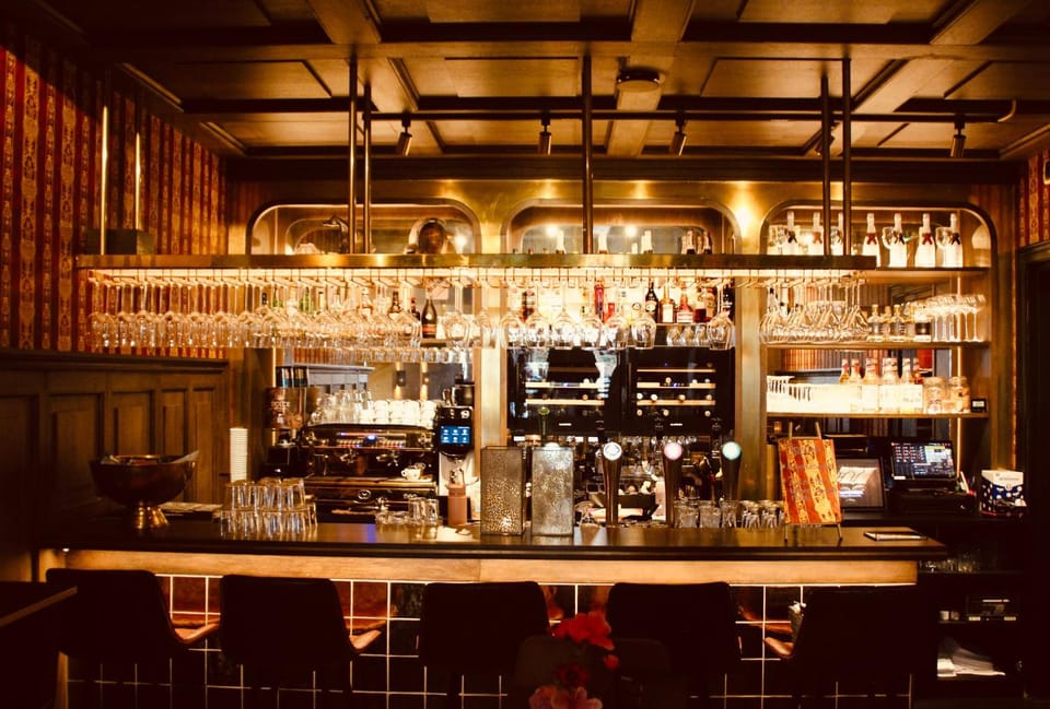 Restaurant/places to eat, Lounge or bar