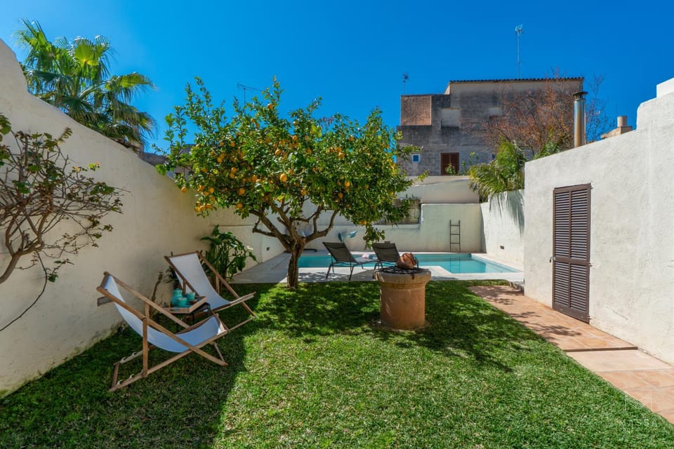 Patio, Off site, Garden, Solarium, Balcony/Terrace, City view, Garden view, Pool view, Swimming pool, Inner courtyard view