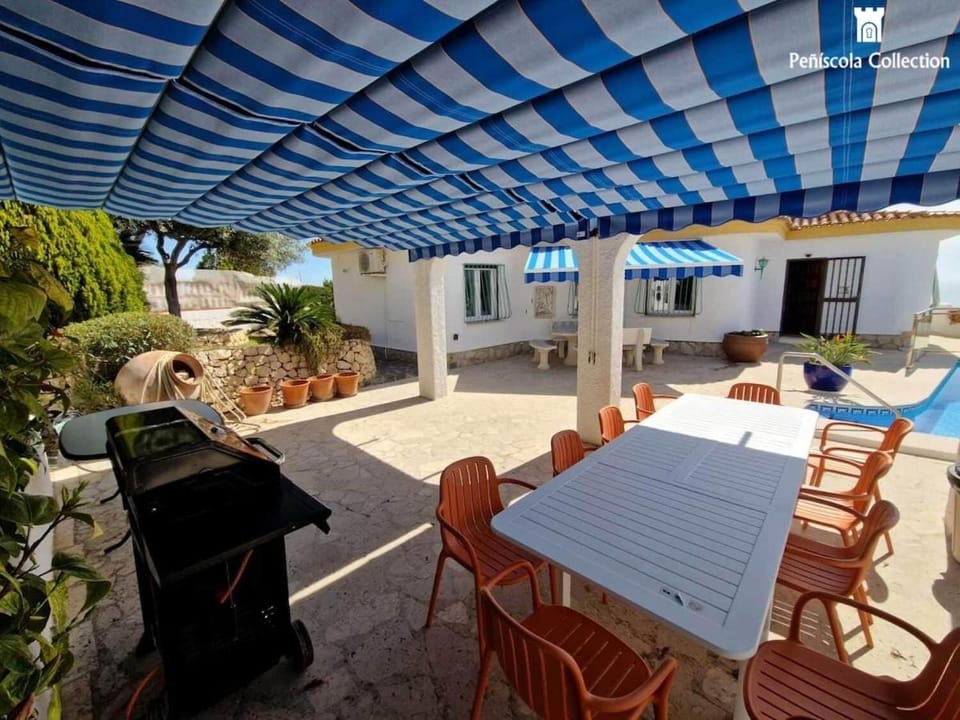 BBQ facilities, Dining area, Pool view