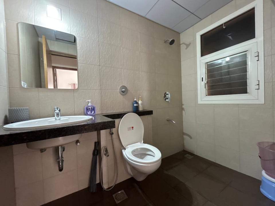 Toilet, Bathroom, towels
