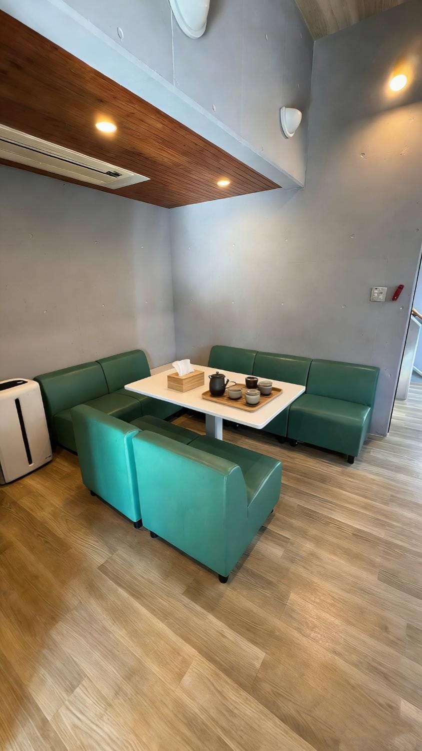 Restaurant/places to eat, Living room, Seating area