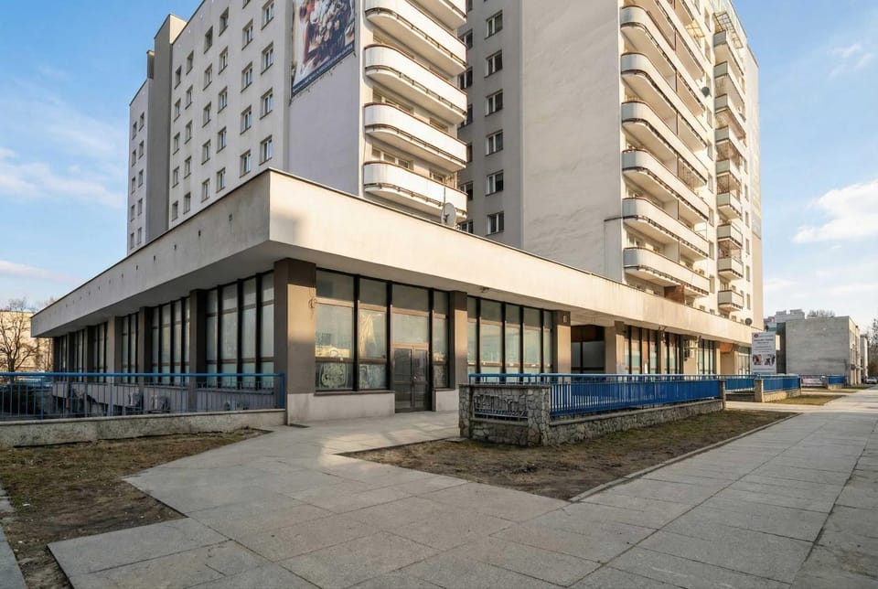 Property building, Day, Location