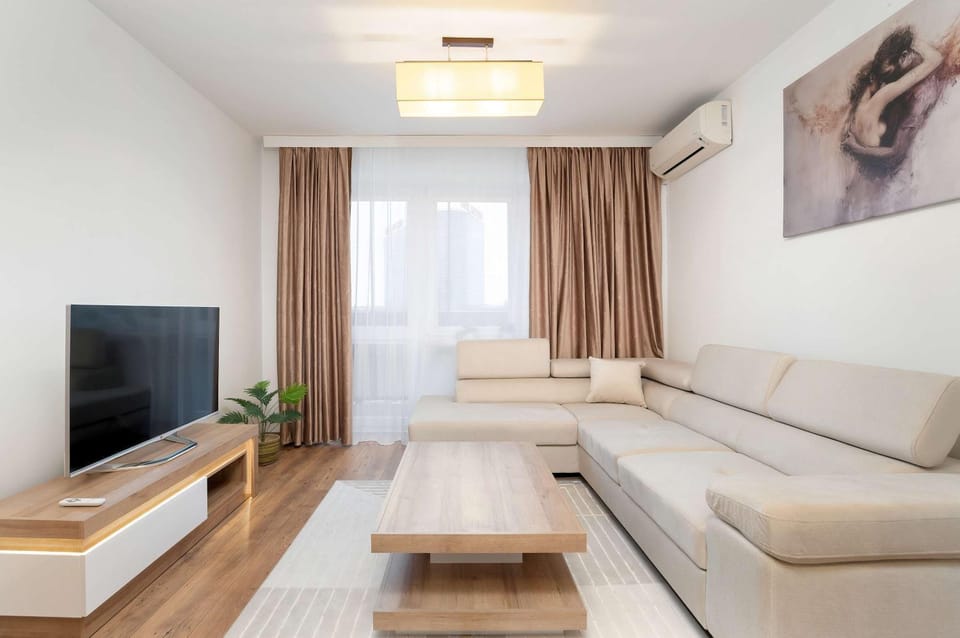 TV and multimedia, Seating area, Evening entertainment, air conditioner