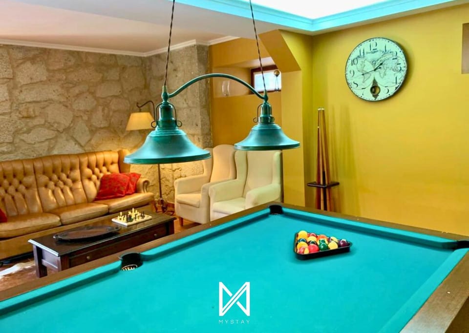 Billiard, Game Room