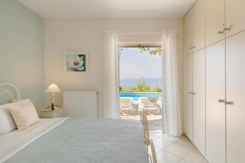 Villa Magdalani, breathtaking views across Lourdas Bay Villa in Cephalonia