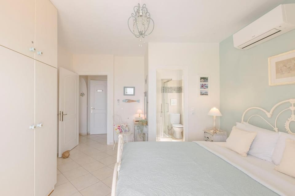 Villa Magdalani, breathtaking views across Lourdas Bay Villa in Cephalonia