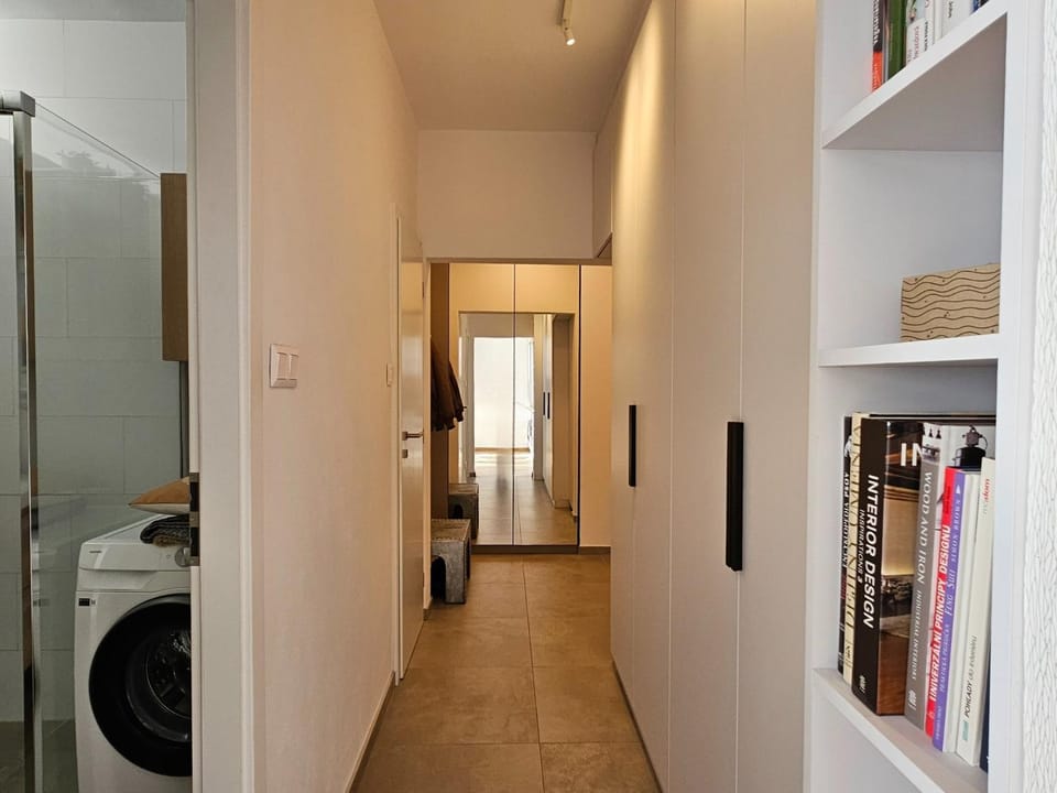 Bathroom, Kitchen or kitchenette, towels, wardrobe, washing machine