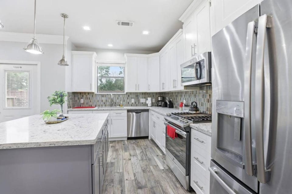 Kitchen or kitchenette, dishwasher, oven, stove
