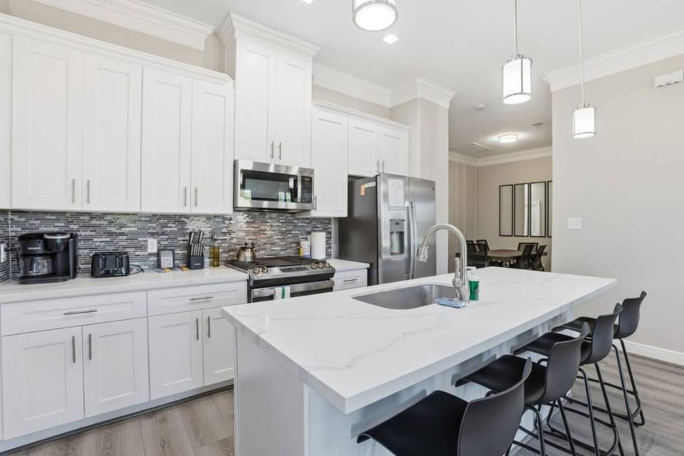 Kitchen or kitchenette, Dining area, dishwasher, oven, stove, toaster