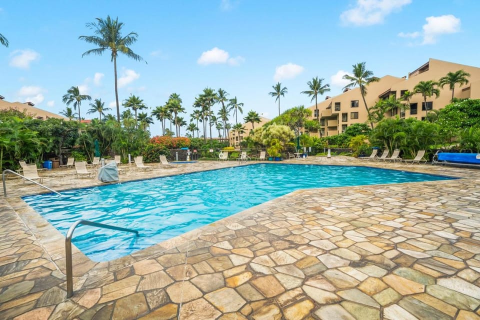 Spring, Day, Natural landscape, Pool view, Swimming pool, Swimming pool, sunbed