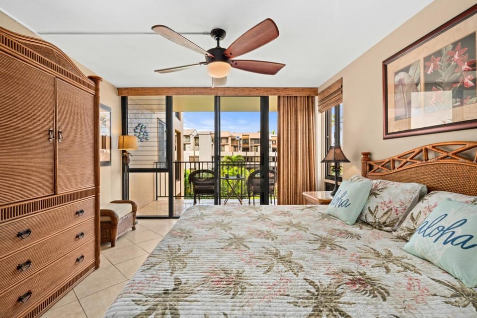 Photo of the whole room, Bedroom, wardrobe
