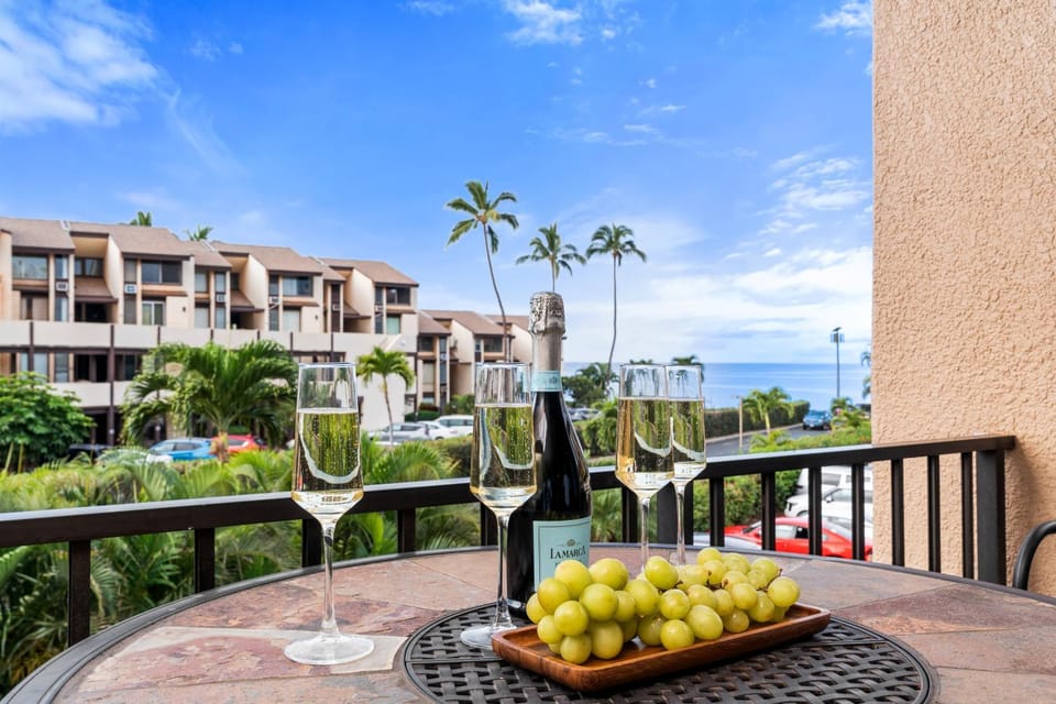 Property building, Patio, Day, Natural landscape, View (from property/room), Balcony/Terrace, Food and drinks, Dining area, Food, Sea view, Drinks, Alcoholic drinks