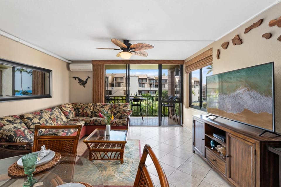 TV and multimedia, Living room, Seating area, Evening entertainment