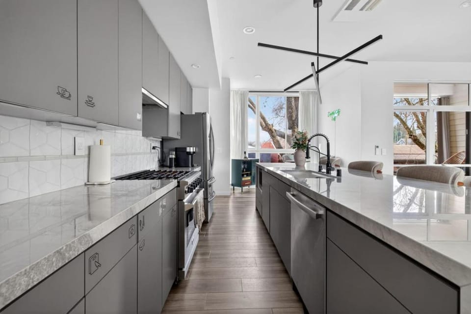 Kitchen or kitchenette, dishwasher, oven, stove