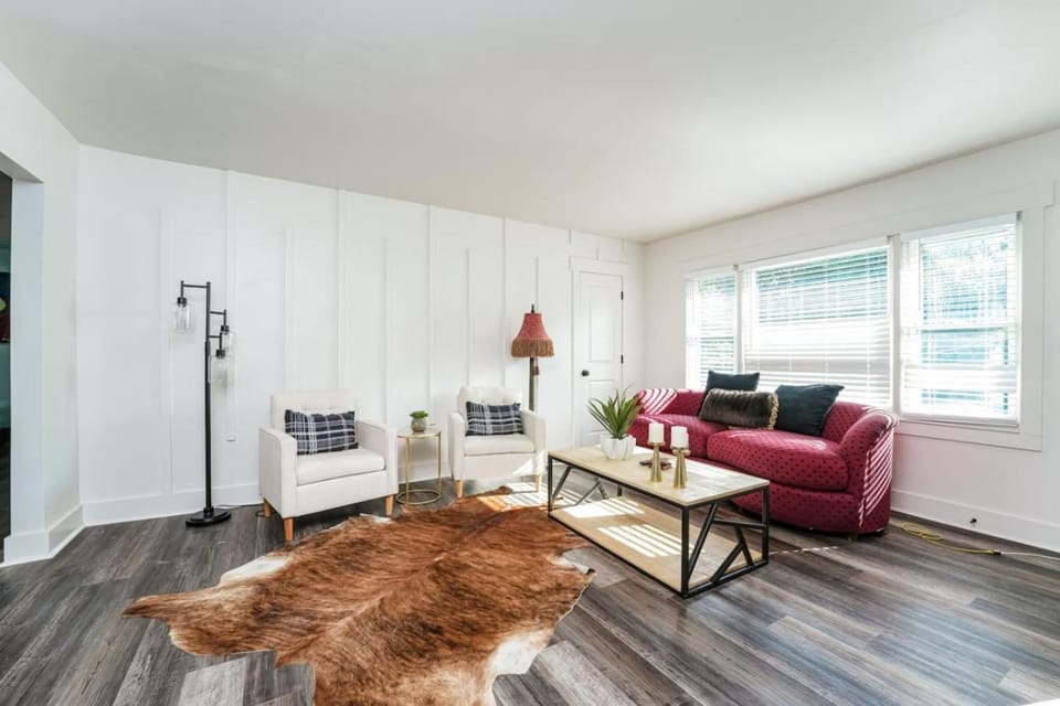 East Lake Escape House in Candler-McAfee