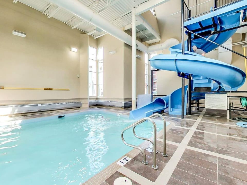 2BR Serene Getaway w/ Private Patio | Hot Tub+Pool House in Canmore