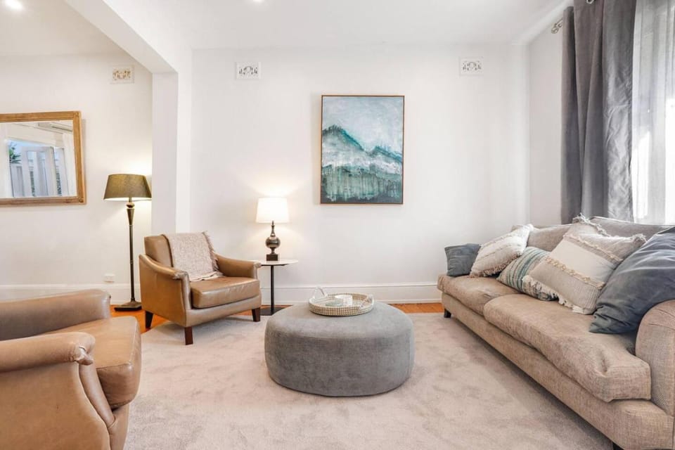 Bright and Spacious Home, Near to Sydney CBD House in Sydney