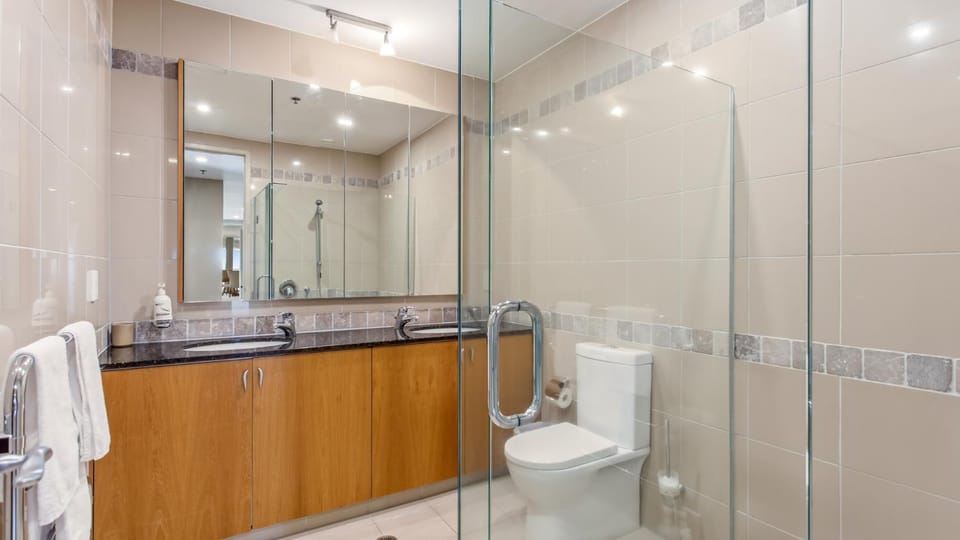 Unrivalled 3 Bed Residence Epic Harbour Views Apartment in Auckland