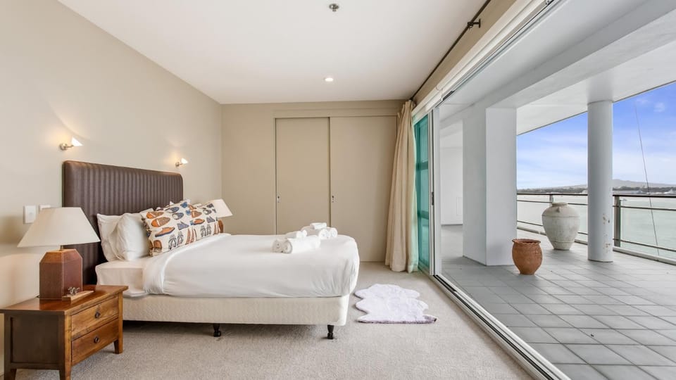 Unrivalled 3 Bed Residence Epic Harbour Views Apartment in Auckland