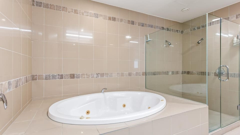 Unrivalled 3 Bed Residence Epic Harbour Views Apartment in Auckland