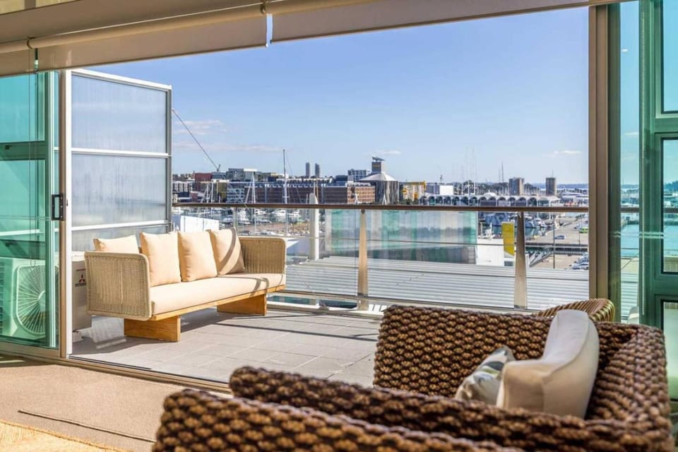 Superb Stylish 3 Bed Home on Prince Wharf Apartment in Auckland