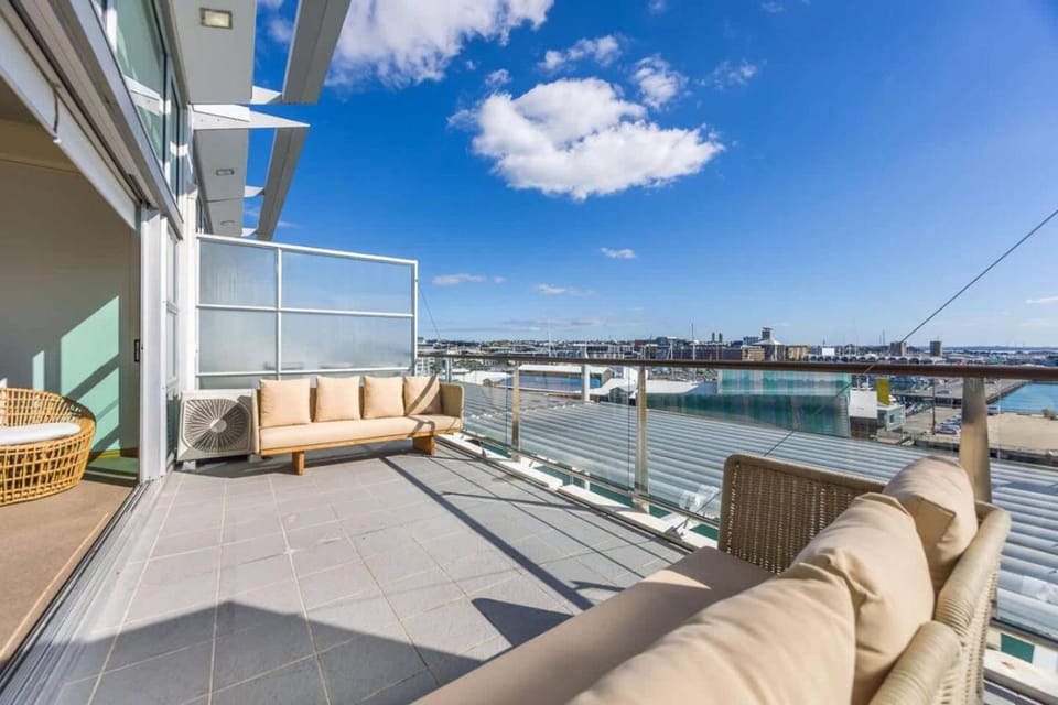 Superb Stylish 3 Bed Home on Prince Wharf Apartment in Auckland