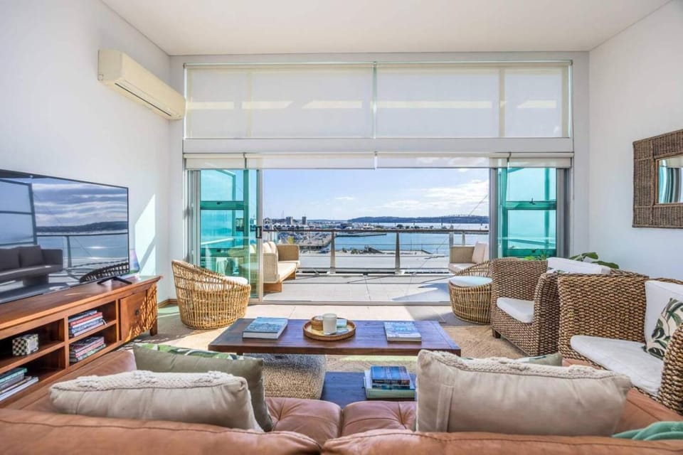 Superb Stylish 3 Bed Home on Prince Wharf Apartment in Auckland