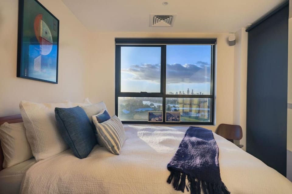 Luxury Parkside Stay with City and Bay Views Apartment in Saint Kilda