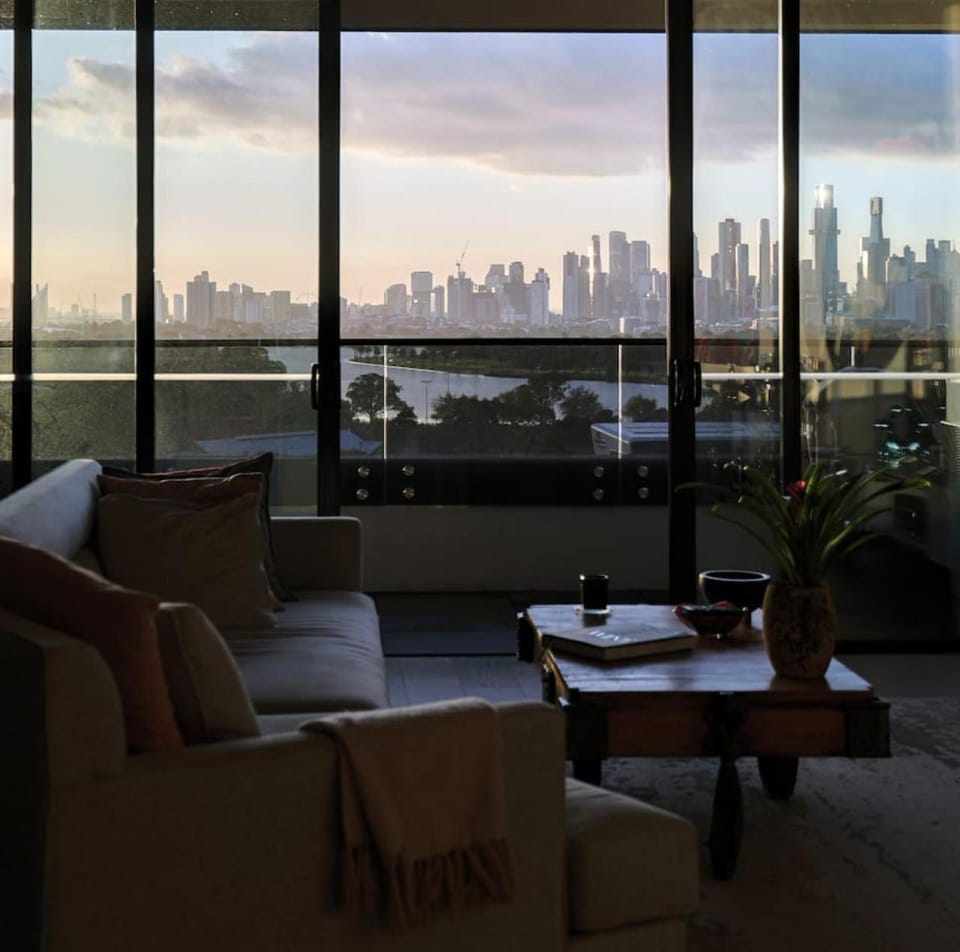 Luxury Parkside Stay with City and Bay Views Apartment in Saint Kilda