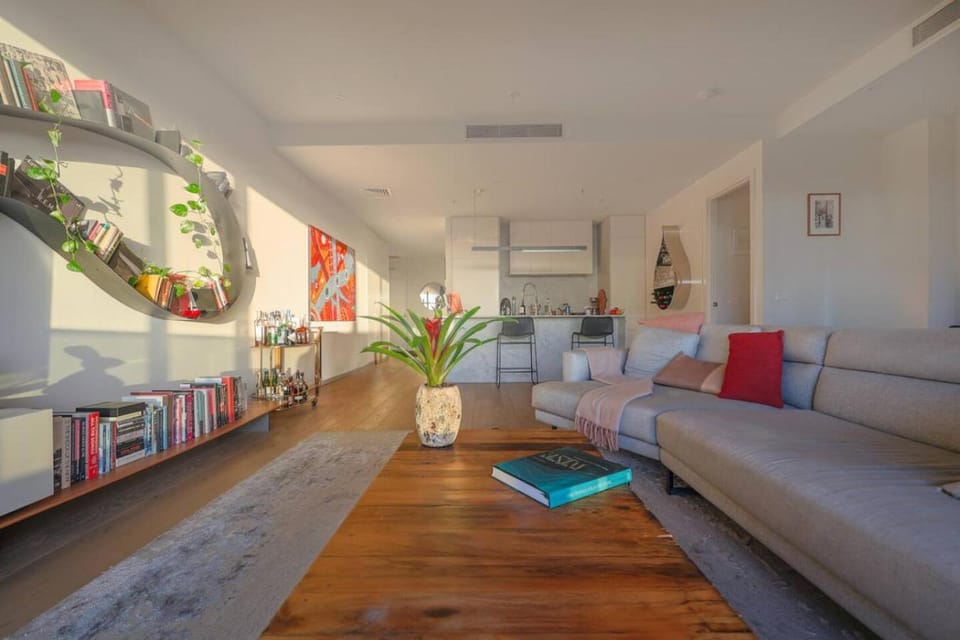 Luxury Parkside Stay with City and Bay Views Apartment in Saint Kilda