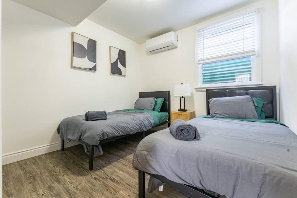 Bed, Decorative detail, Bedroom