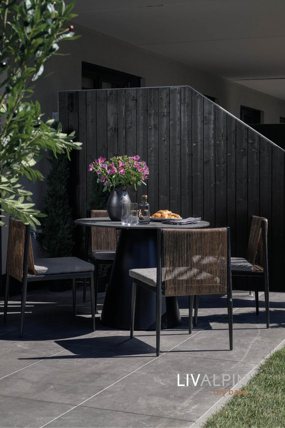 Garden, Dining area