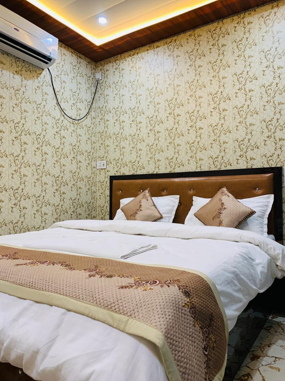 Shri Kamla stays near Kashi Vishwanath temple Bed and Breakfast in Varanasi