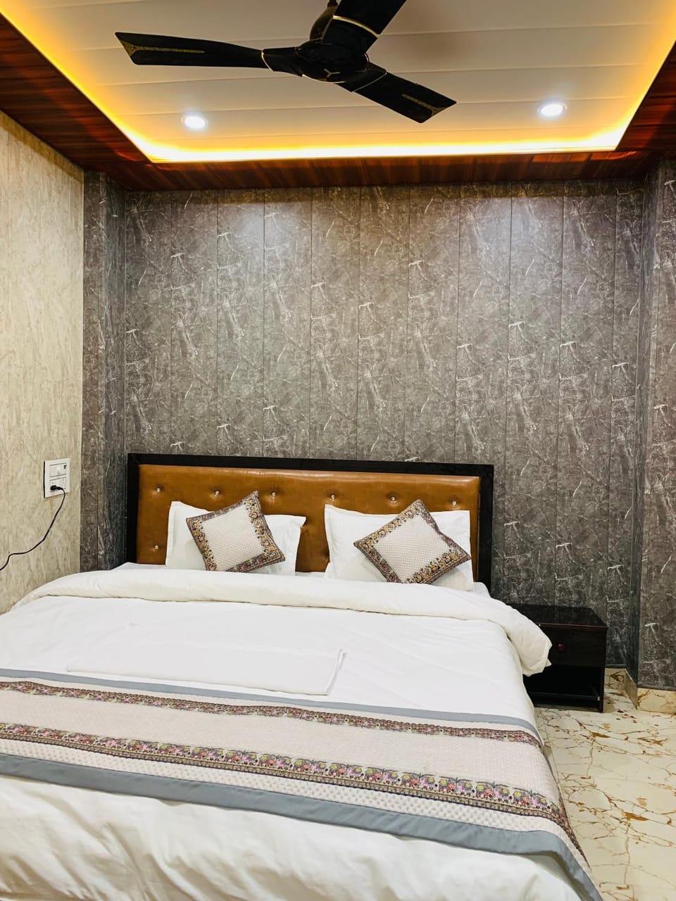 Shri Kamla stays near Kashi Vishwanath temple Bed and Breakfast in Varanasi