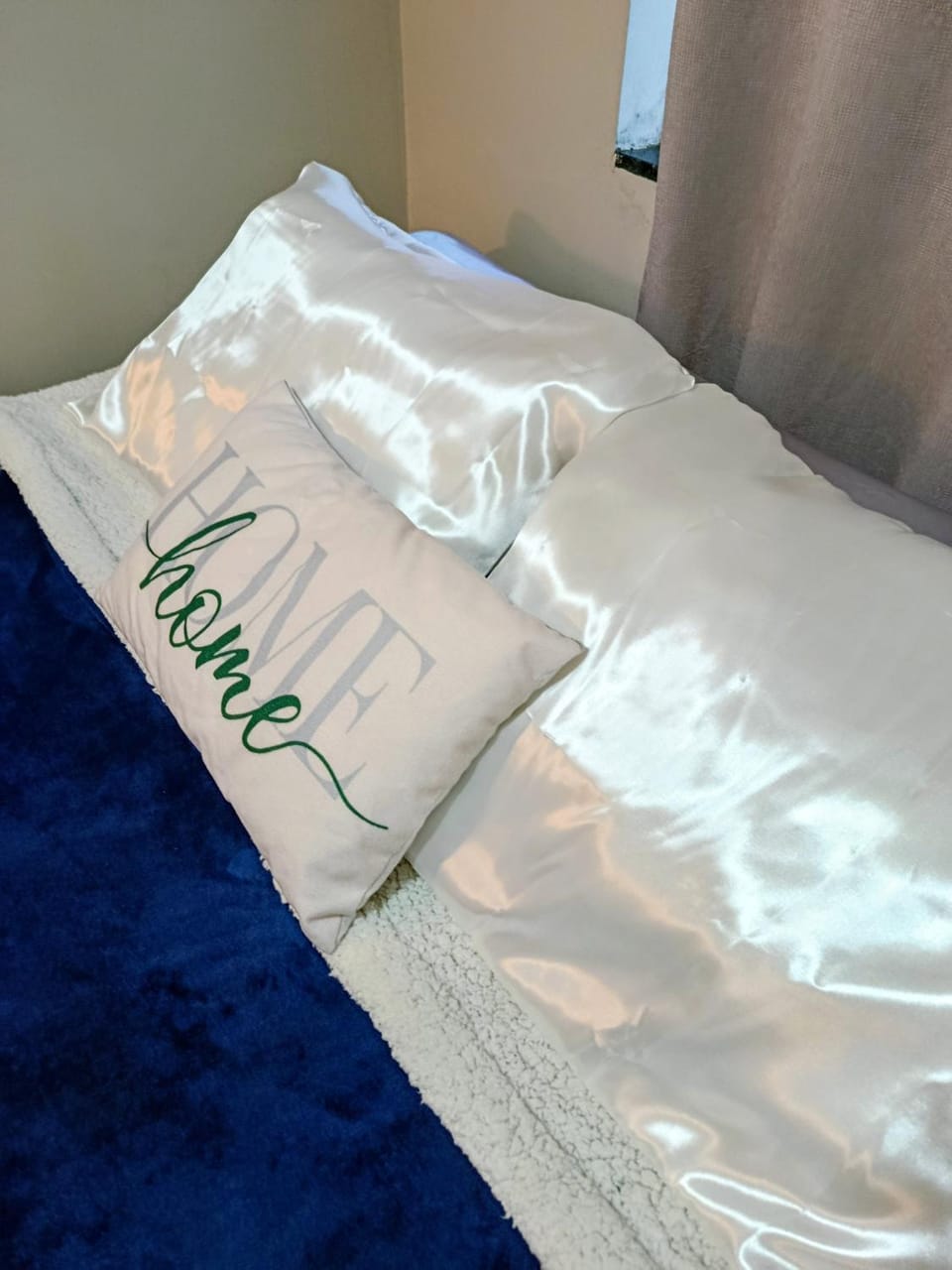 Quarto confortável dentro de residência 3 km do Aeroporto e praias , Estacionamento Grátis Apartment in Navegantes