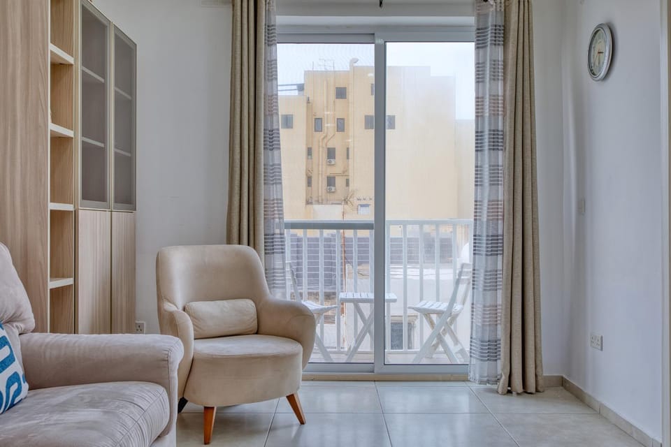 Charming and bright 2 bedroom flat with creek view balcony EMAG1-1 Apartment in Sliema