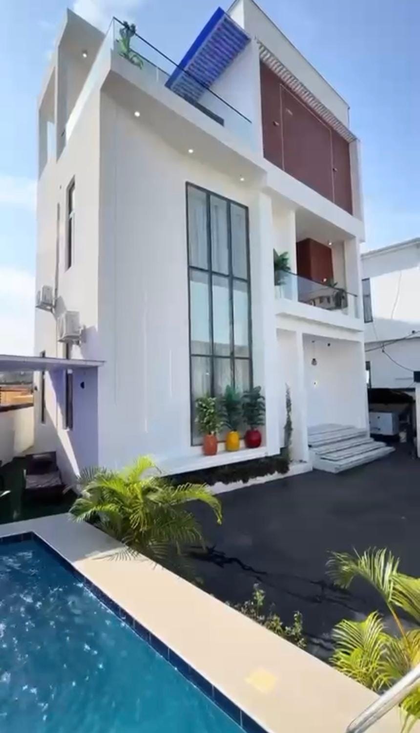 5bedroom duplex self compound Apartment in Lagos, Nigeria