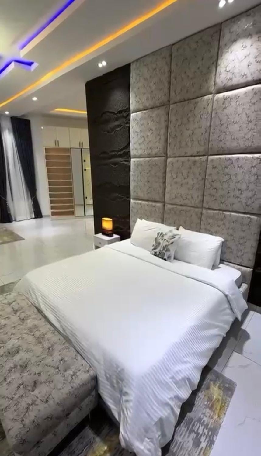5bedroom duplex self compound Apartment in Lagos, Nigeria