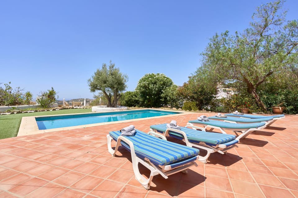 Day, Pool view, Swimming pool, sunbed