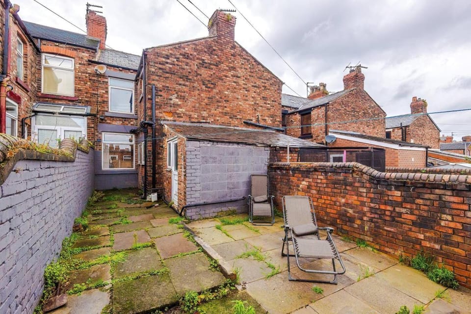 Spacious 4-Bed Retreat - Saint Helens - Free Wi-Fi House in St Helens