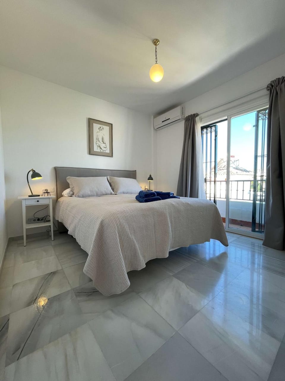 SHR011 Stylish Retreat near Burriana Beach Apartment in Nerja