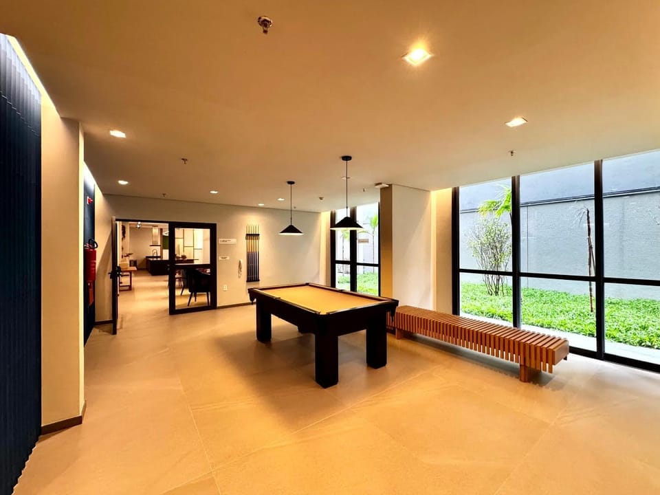 Billiard, Game Room