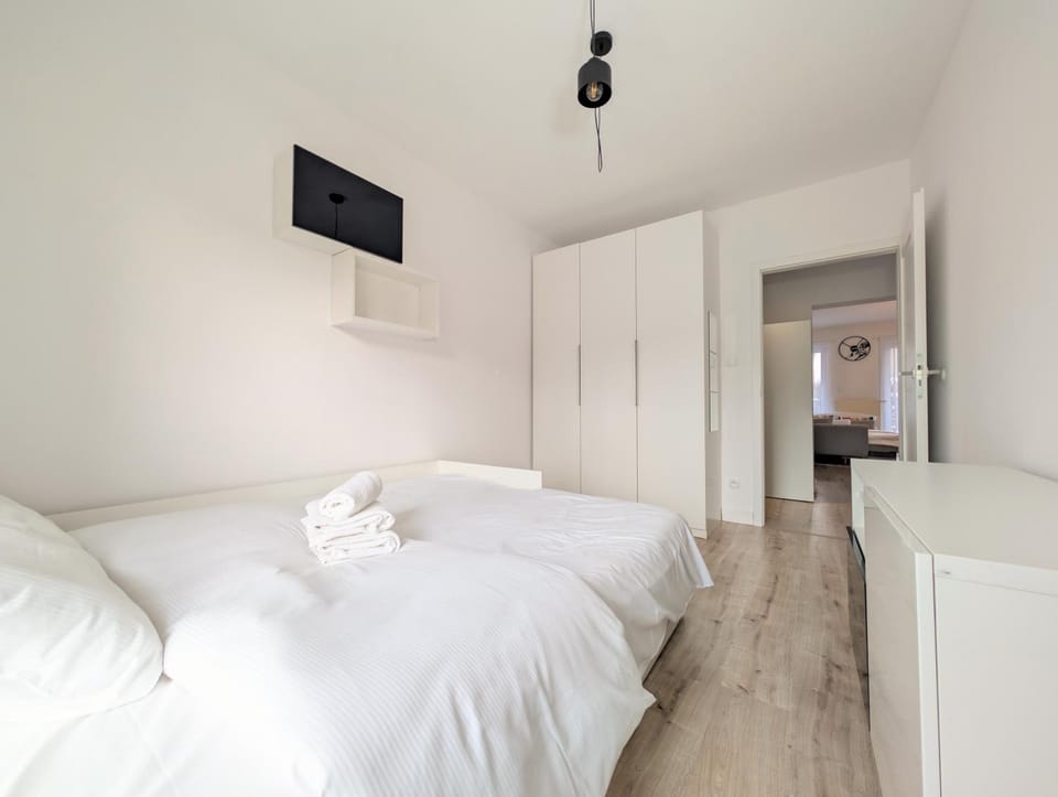 Bed, Bedroom, wardrobe